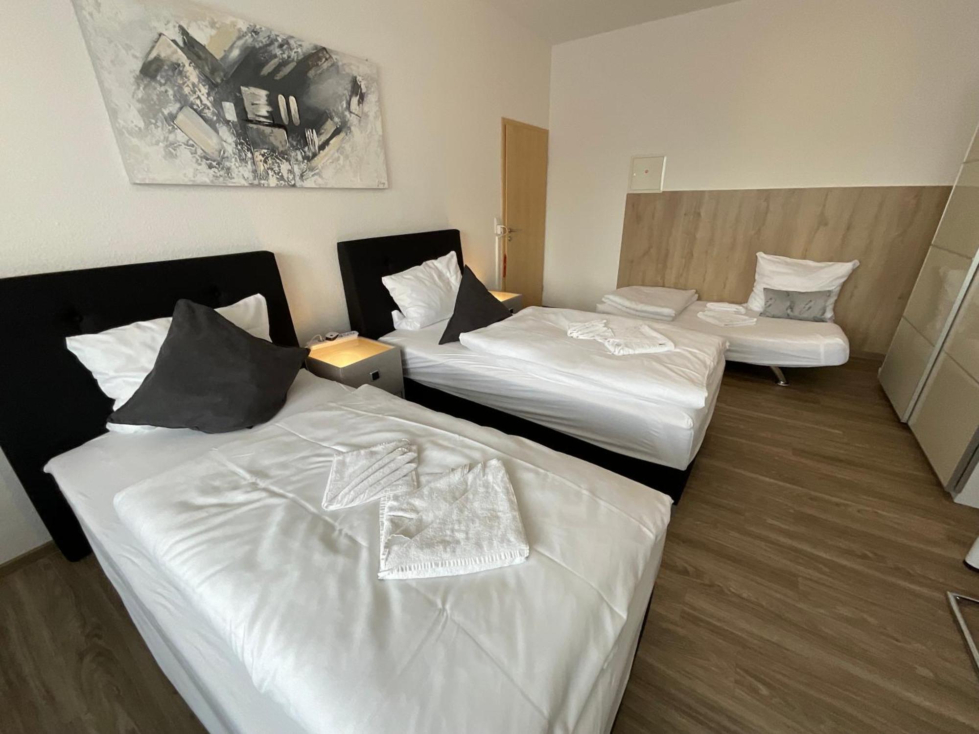 Gaestehaus Wuerzburg 24H Estenfeld Экстерьер фото