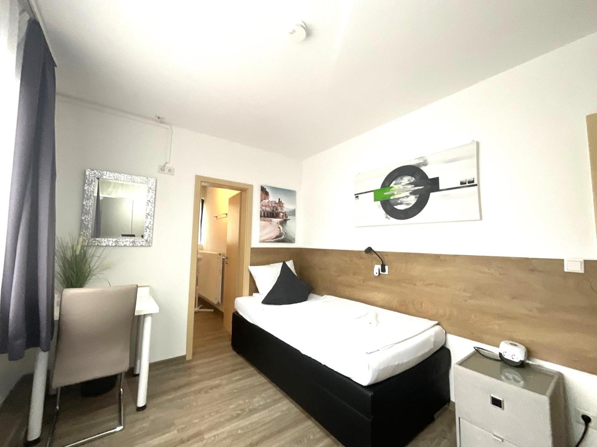 Gaestehaus Wuerzburg 24H Estenfeld Экстерьер фото