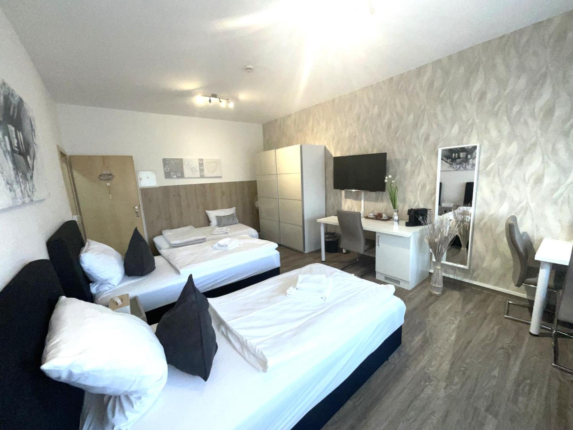 Gaestehaus Wuerzburg 24H Estenfeld Экстерьер фото