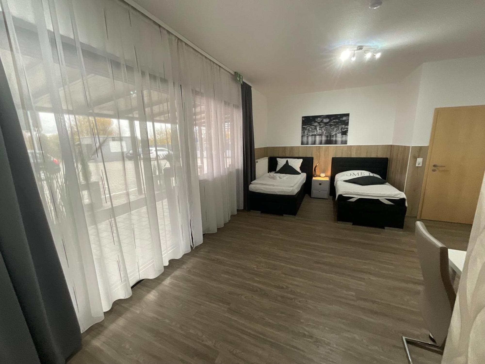 Gaestehaus Wuerzburg 24H Estenfeld Экстерьер фото