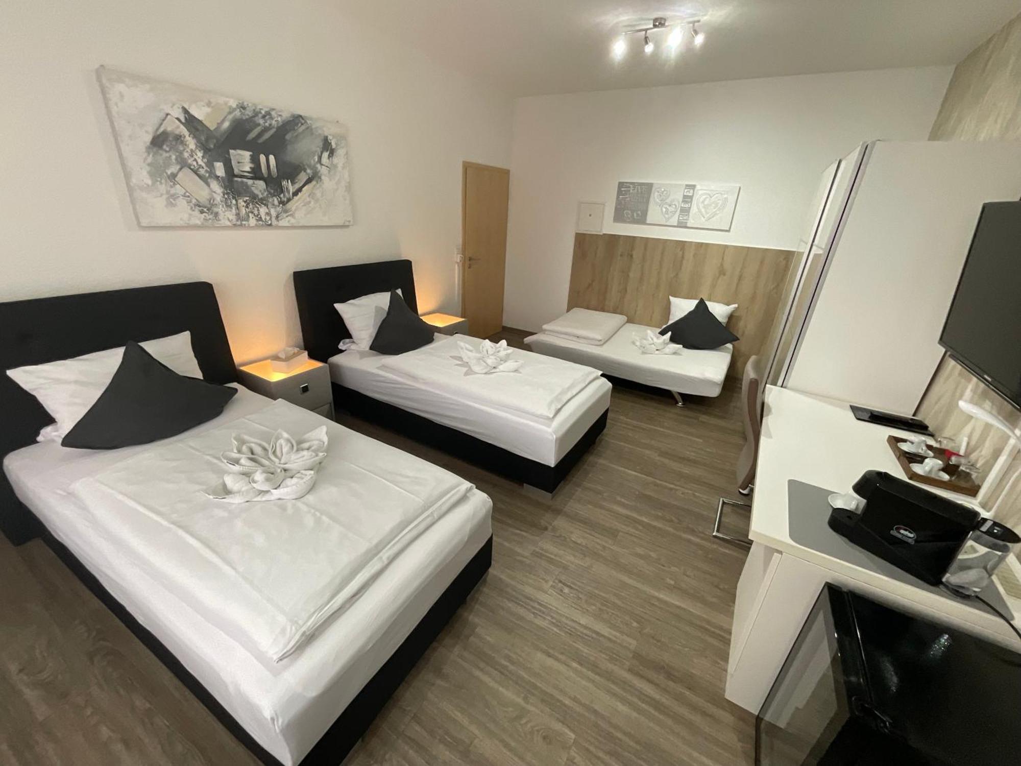 Gaestehaus Wuerzburg 24H Estenfeld Экстерьер фото